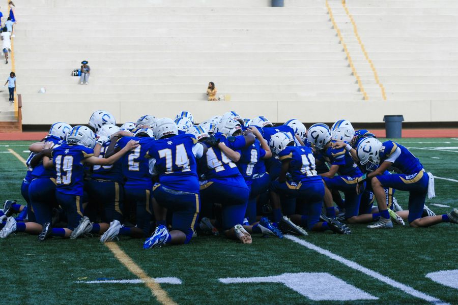 Team kneel